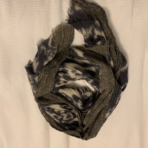 Leopard and indigo tie dye scarf - Picture 3 of 3